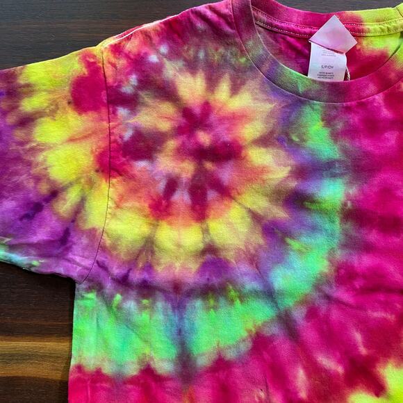 Ice Dyed Unisex T-shirt - Tie Dye Superspiral - Green Magenta (Size Small) - Picture 5 of 10